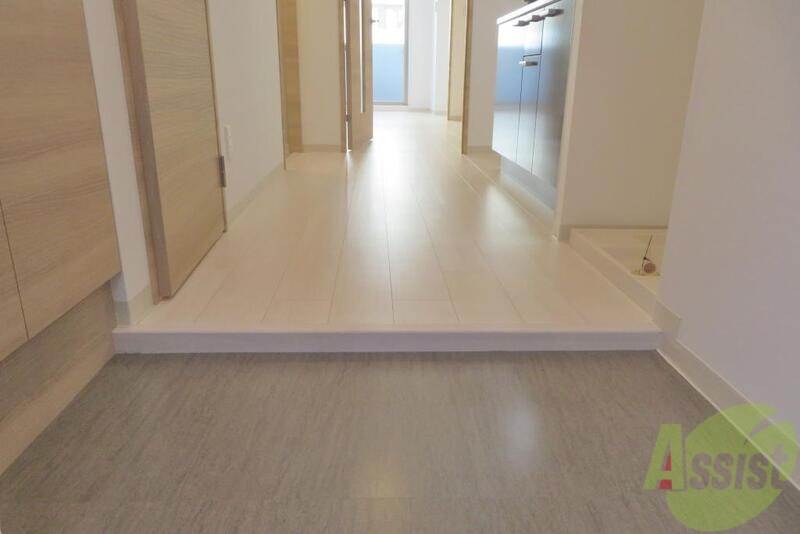 玄関　玄関から見た景色はこちらです。玄関は広くて良いですね。