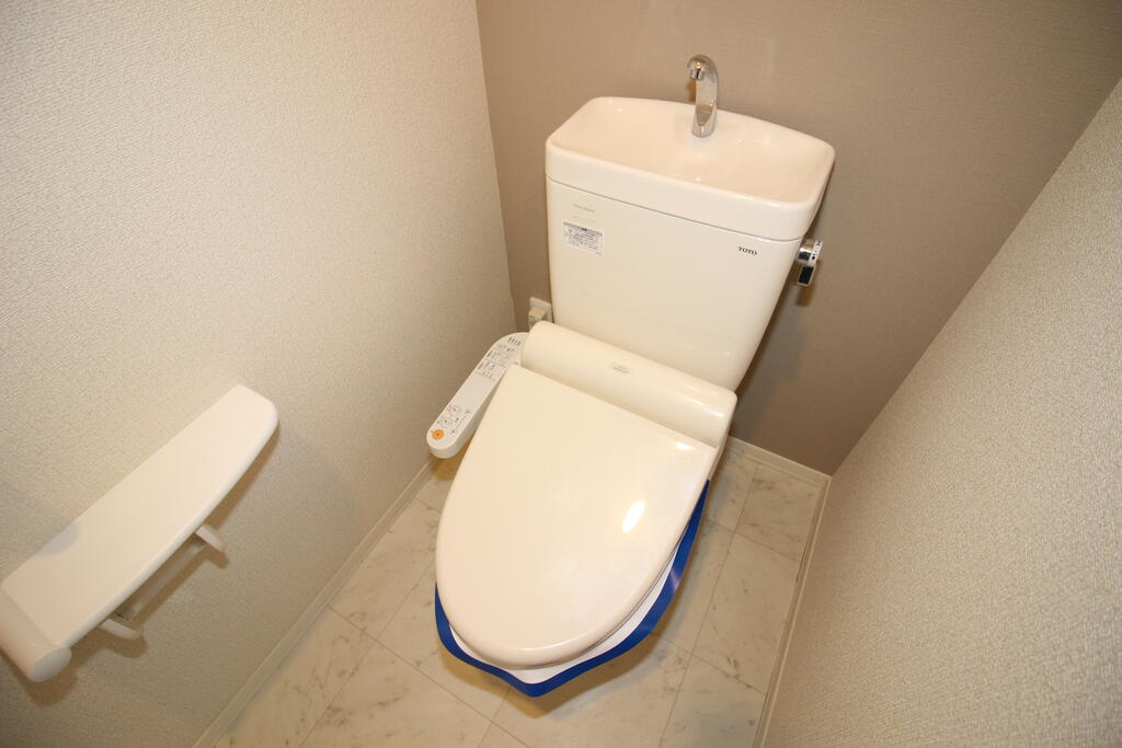 トイレ　トイレを撮影