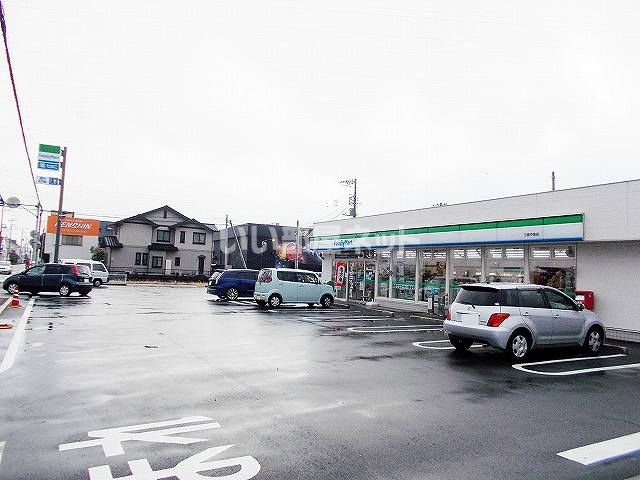 コンビニ　ファミリーマート三島中島店（コンビニ）まで666m