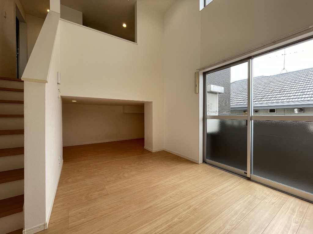 居室・リビング　写真は別号室です。