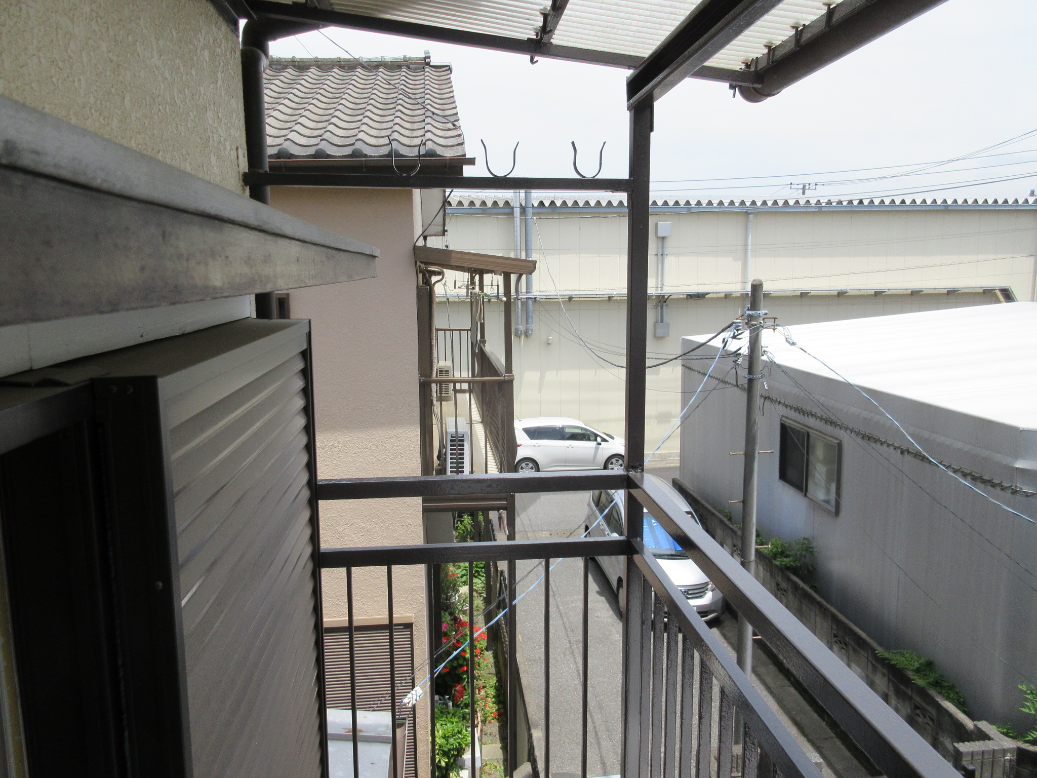 バルコニー　南向きの屋根付きバルコニーです。