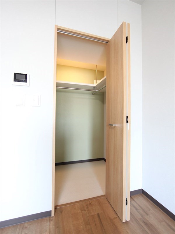 収納　ウォークインクローゼット（収納充実してます）