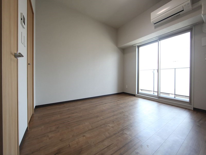 バルコニー　洋室7.4帖　エアコン完備　バルコニー