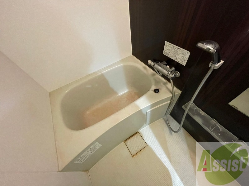 バス・シャワールーム　ユニットバスです。疲れを癒すのに欠かせませんね！