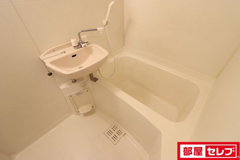 バス・シャワールーム　※３０３号室内装写真参照