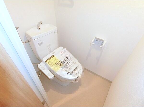 トイレ　ウォシュレット付きです♪