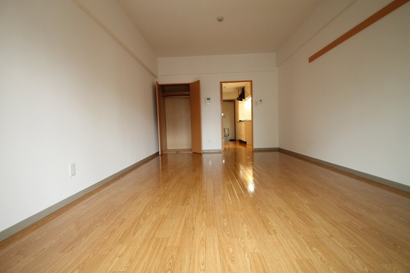 居室・リビング　広々室内　洋室10.5帖