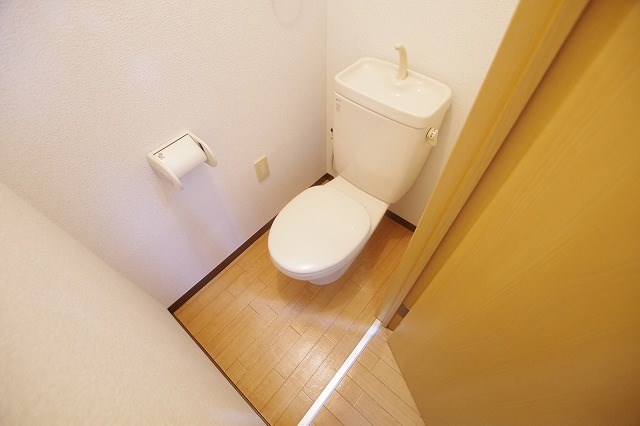 トイレ　※402号室の写真となります。