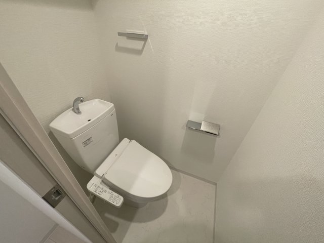 トイレ　※別室の参考写真の為、現況優先です。