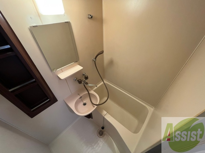 バス・シャワールーム　疲れを癒すには湯船でゆっくりするのが良いですよ。