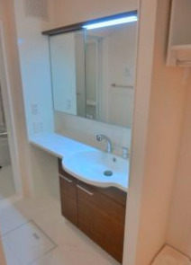 洗面設備　スペースが確保できる洗面所です