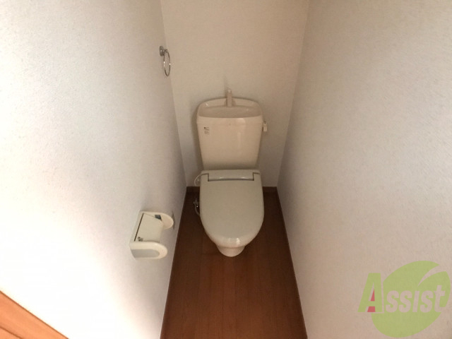 トイレ　トイレとお風呂が別なので清潔に使えて嬉しいですね。