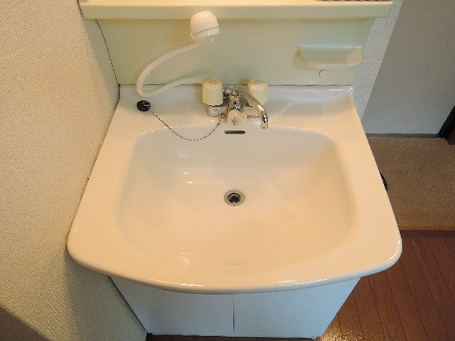 洗面設備　このお家賃で嬉しい独立洗面台付きです。