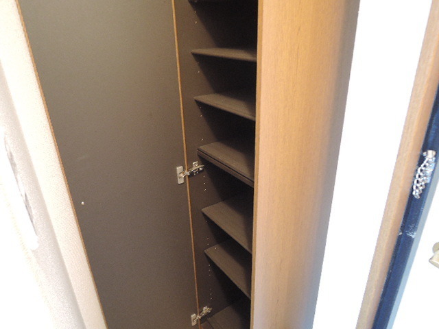 玄関　シューズボックス付きで玄関も片付きます