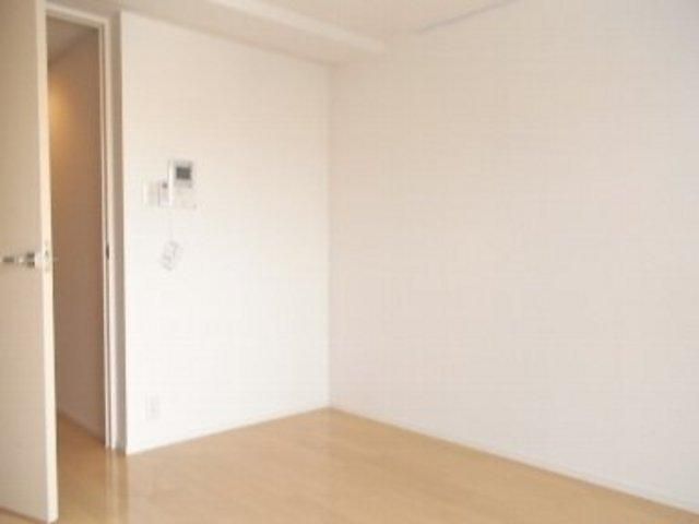 居室・リビング　バルコニー側から室内を見て★