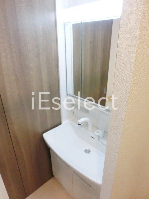 洗面設備　朝の忙しい時間に便利な洗髪化粧台！