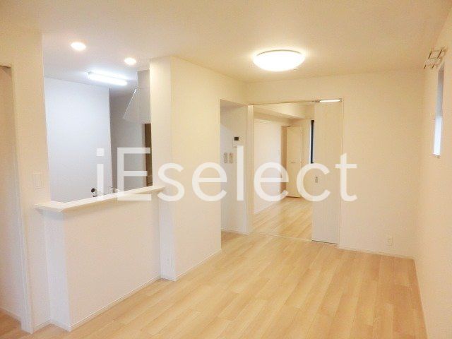 居室・リビング　2面採光の明るいリビング♪