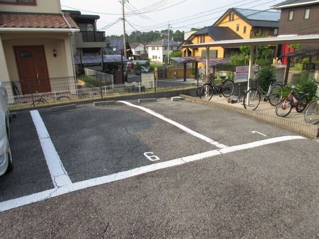 駐車場　駐車場に車を止められます