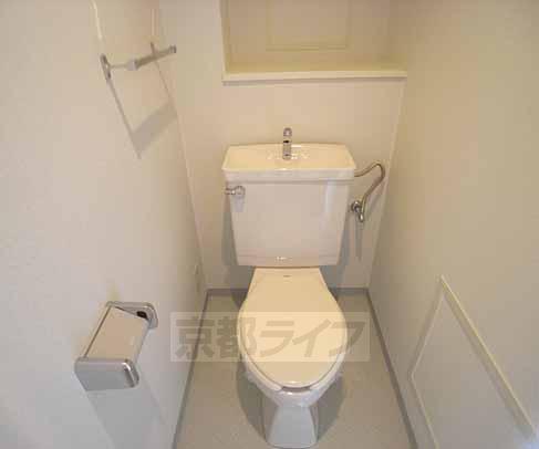 トイレ　広々トイレで落ち着けます。