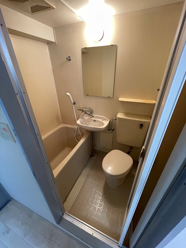 バス・シャワールーム　バス・トイレ別に改装予定です