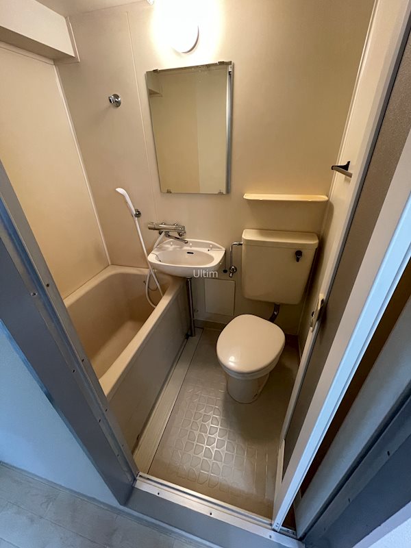 トイレ　バス・トイレ別に改装予定です