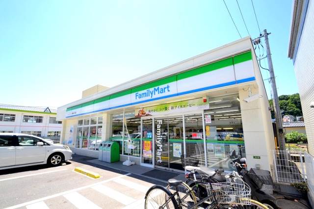 コンビニ　ファミリーマート己斐中一丁目店（コンビニ）まで588m