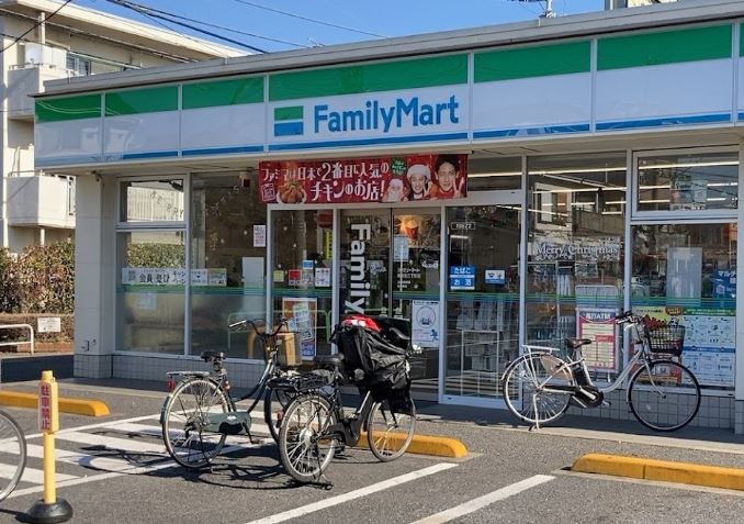 コンビニ　ファミリーマート 関町北二丁目店（コンビニ）まで388m