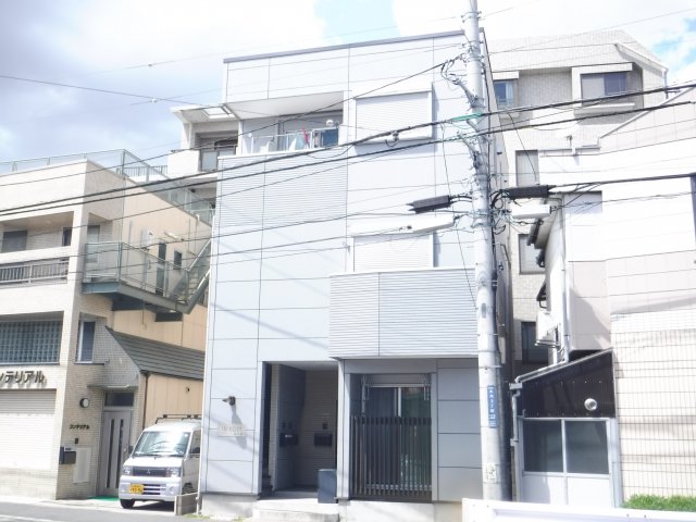 建物外観　2016年完成1フロア1世帯♪