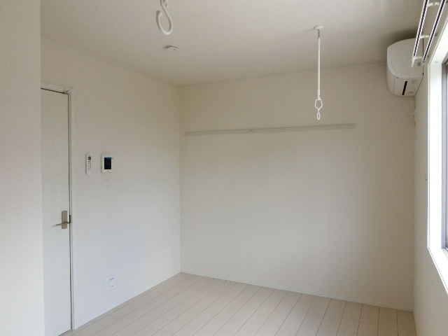 居室・リビング　モデルルーム（家具家電は付属しません）