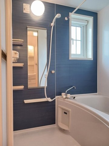 バス・シャワールーム　コンパクトで使いやすいお風呂です