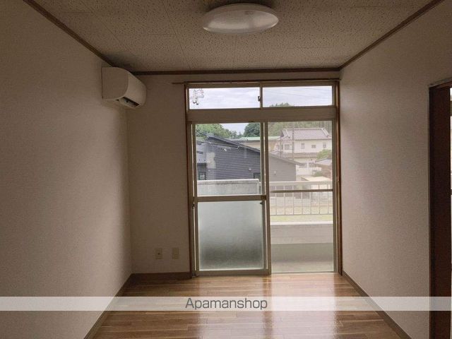サクセスコーポの居間写真