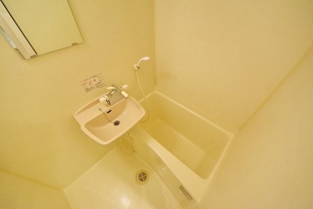 バス・シャワールーム　★浴室乾燥機付のバスルームです★