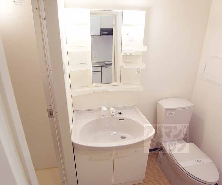 洗面設備　大きな独立洗面台！