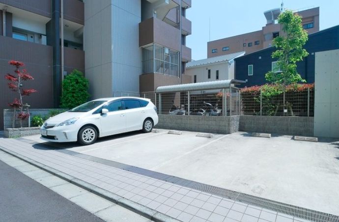 駐車場　車をお持ちの方に嬉しい駐車場付きの物件です