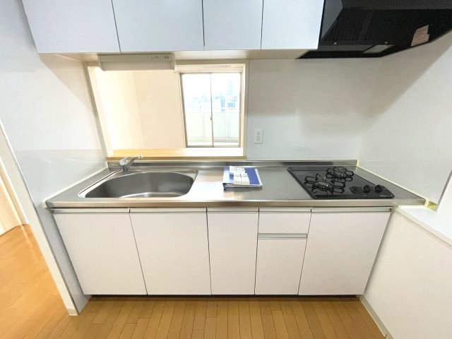 キッチン　イメージとして同マンション他部屋を表示しています