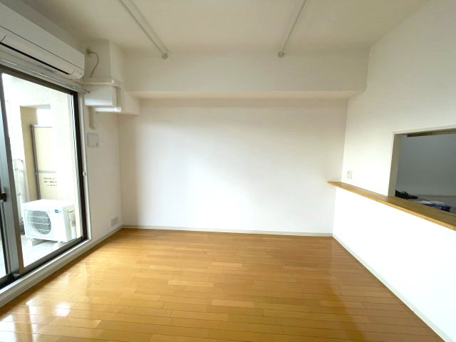 居室・リビング　イメージとして同マンション他部屋を表示しています