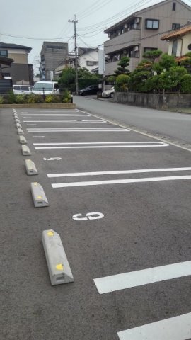 駐車場　駐車場に車を止められます