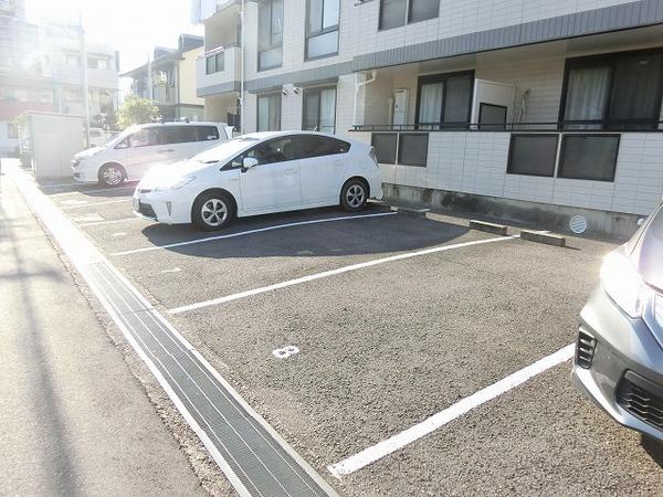 駐車場　敷地内駐車場！