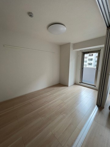 その他部屋・スペース　落ち着いた色調の寝室です