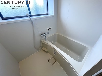 バス・シャワールーム　浴室内に窓があり換気できます！