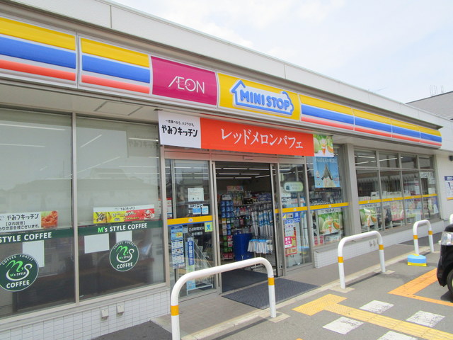 コンビニ　ミニストップ（コンビニ）まで724m