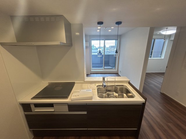 キッチン　完成前の為建築資材等が写っている場合があります