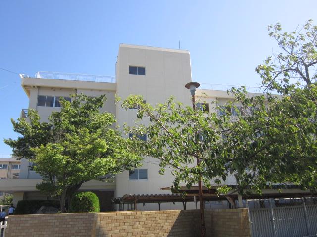 中学校　岡山市立芳泉中学校（中学校）まで471m