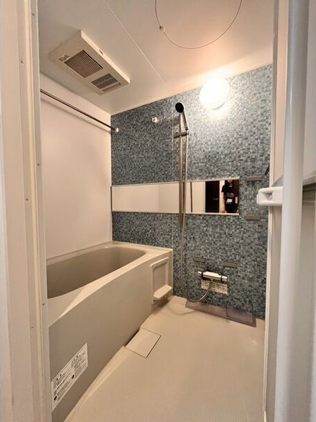 バス・シャワールーム　※写真は同じマンションの違う部屋のものになります。