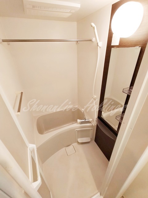 バス・シャワールーム　浴室乾燥機付き♪