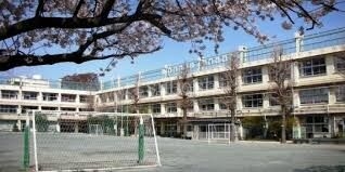 小学校　世田谷区立経堂小学校（小学校）まで874m
