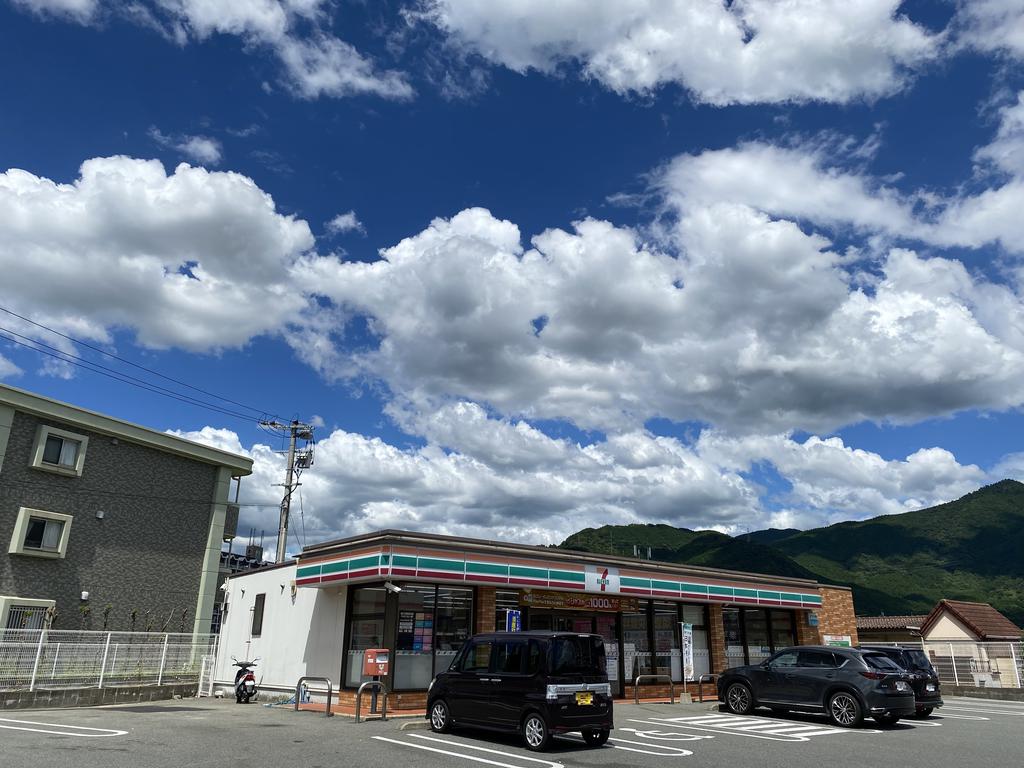 コンビニ　セブンイレブン須恵中央駅前店（コンビニ）まで361m