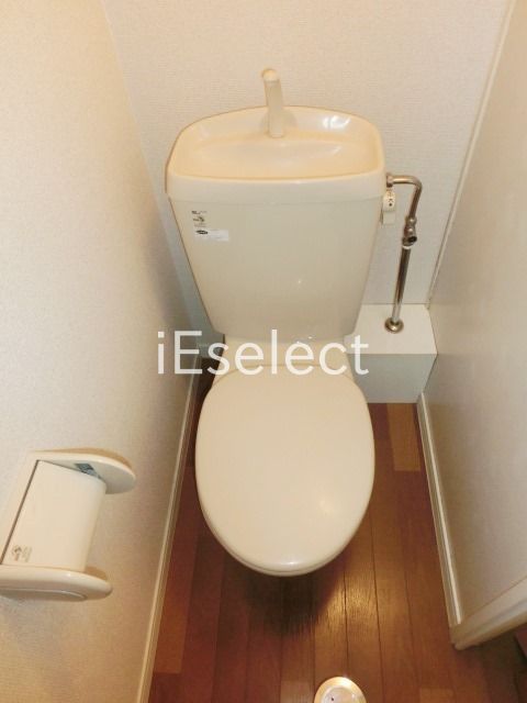 トイレ　トイレはシンプルですね。