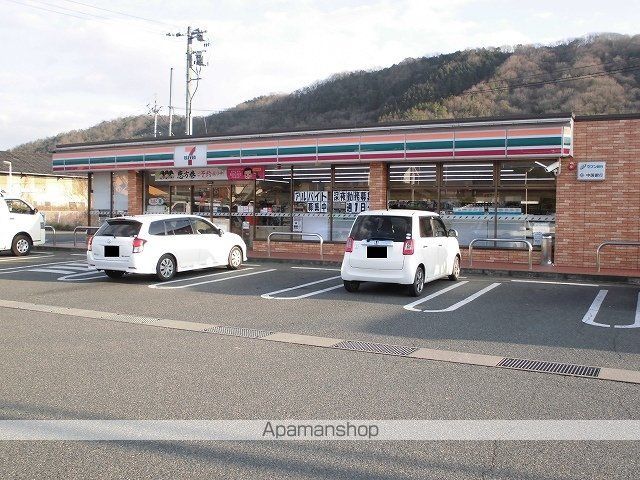 コンビニ　セブンイレブン井原東江原店（コンビニ）まで750m