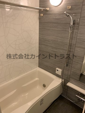バス・シャワールーム　コンパクトで使いやすいお風呂です